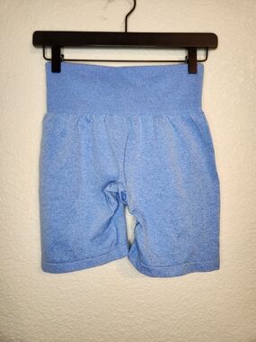 Direwolf seamless athletic shorts featuring a scrunch-butt size M nwt